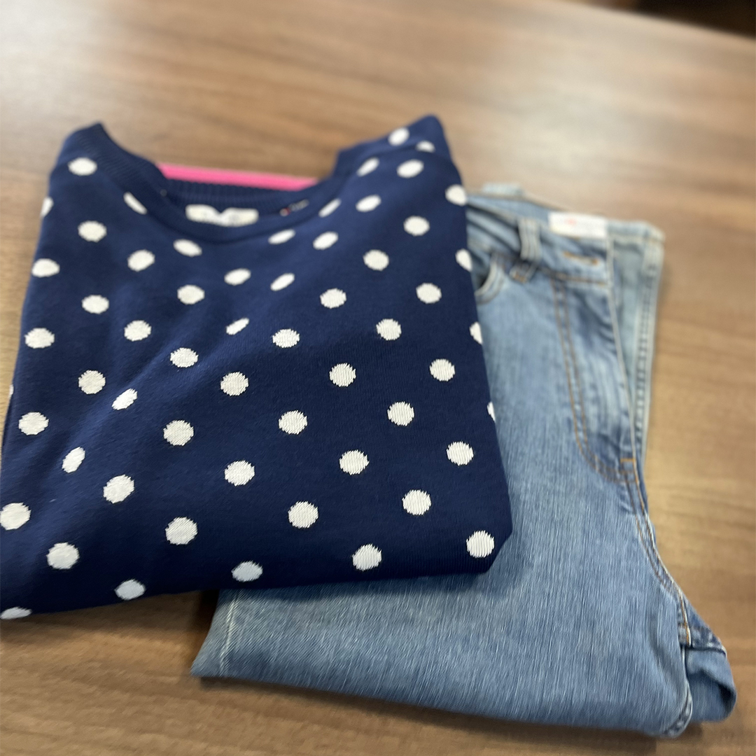 Pull à pois avec jean